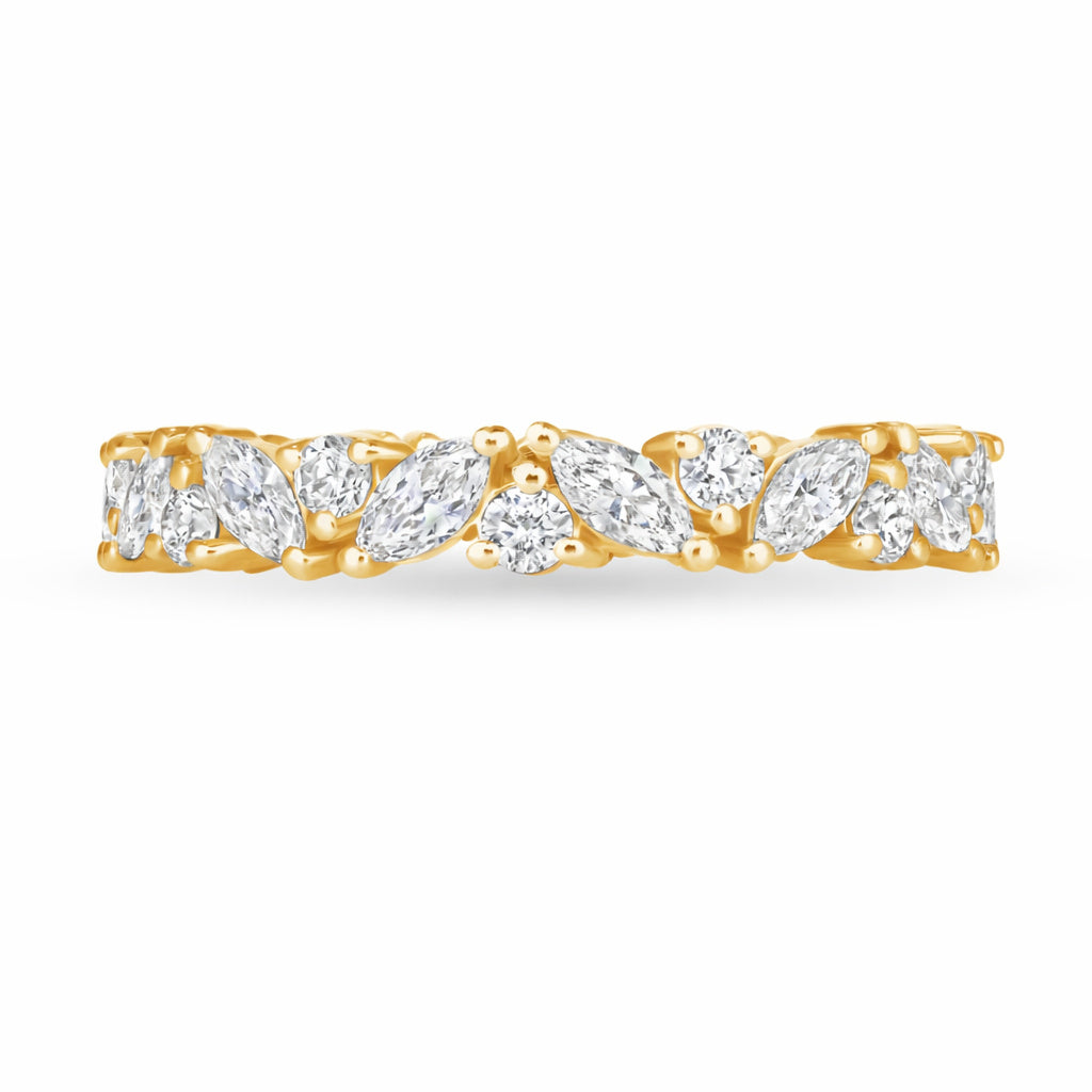 Laurel Band in yellow gold, angled view